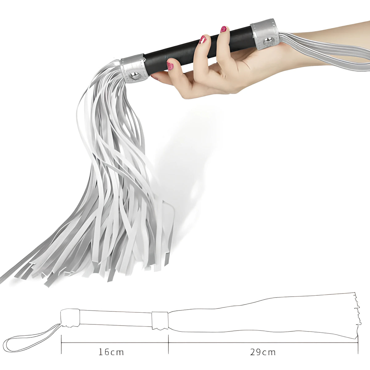 Бич Struggle My Flogger на Lovetoy с черна дръжка и сребристи ресни, държан в ръка за мащаб; схема с размери 16 см дръжка и 29 см ресни