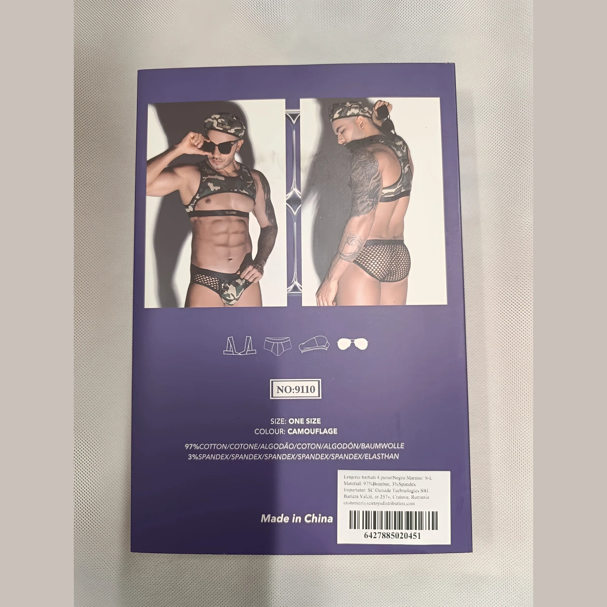 Гръб на лилавата кутия на мъжки костюм Sexy Military STD с две снимки на модел, иконки на 4 части, NO:9110, един размер, камуфлаж
