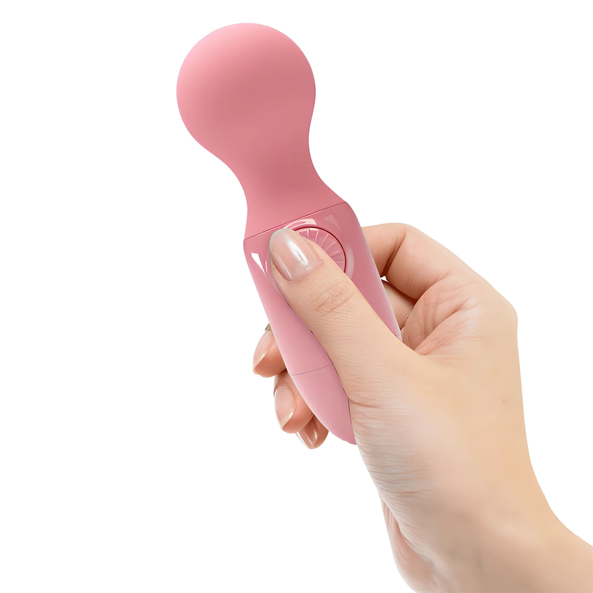 Мини масажор Little Cute Pink на Pretty Love в розово, държан в ръка с палец върху кръглия бутон, за представа за размера