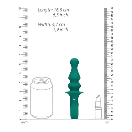 Размери на анален вибратор Pawn Shaped в зелено: дължина 16,5 см, ширина 4,7 см, сравнени с кенче и червило до скала в см и инчове