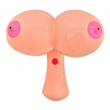 Bobie Squirt Gun на Spencer & Fleetwood – телесен пластмасов воден пистолет, хуманоидна форма с розови отвори и дръжка с червено копче, изглед отпред