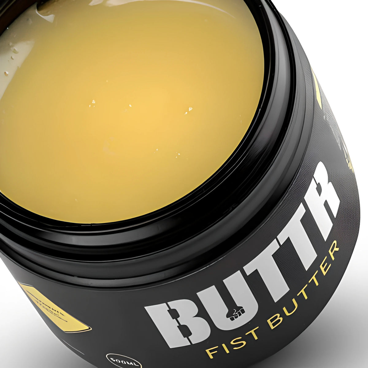 BUTTR Fisting Butter отблизо: отворена черна кутия 500 мл с жълтеникав гладък крем и надпис BUTTR Fist Butter отстрани