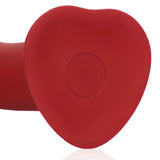 Дилдо Non-Phallic Vibrating Large на Shots в червено: близък план на основата с форма на сърце и кръгъл панел по средата
