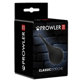 Черна кутия на Интимен душ Prowler Large под ъгъл, с надпис Prowler Red Classic Douche и черна гумена круша на фона на тухлена стена