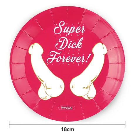 Розова картонена парти чиния Lovetoy с надпис "Super Dick Forever!", две стилизирани фигури и размер 18 см в диаметър