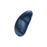 LELO Nea 3 в син цвят Alien Blue – изглед отгоре с логото LELO, бутон за управление и малка пеперуда отстрани