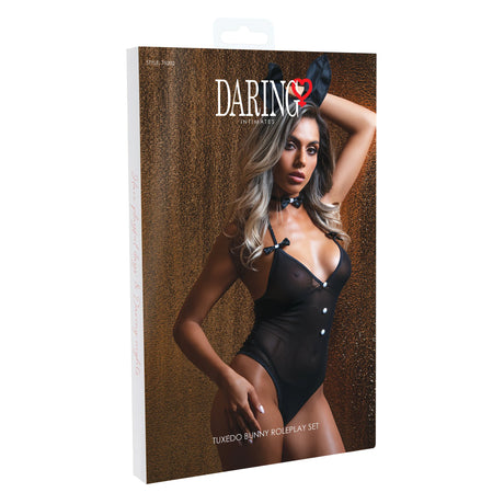 Кутия на комплект Tuxedo Bunny на Daring Intimates, поставена под ъгъл, с модел в черно боди с презрамки, папионка и заешки уши