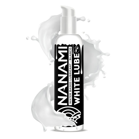 Бутилка с помпа на водоbased лубрикант Nanami White Lube с черен етикет, пред бели млечни пръски