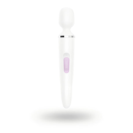 Масажор Wand-er Woman на Satisfyer в бяло, изглед отпред: заоблена глава, сребрист пръстен и розов бутон за управление