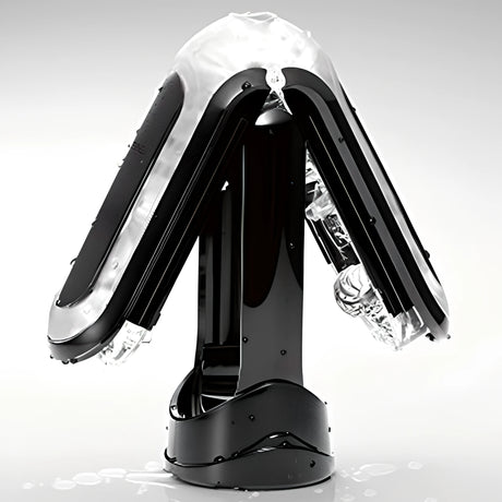 Мастурбатор Tenga Flip Zero BLACK в черно, отворен във V-образна форма, с видима прозрачна вътрешна част и капки течност