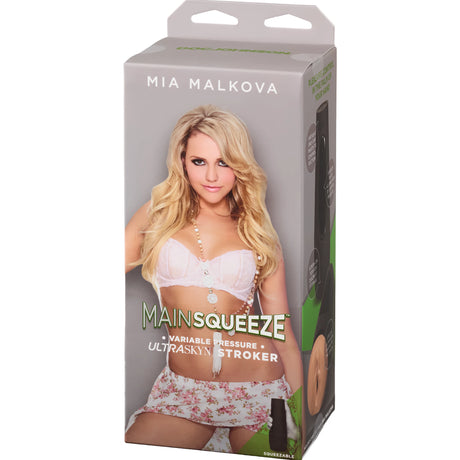 Кутия на Main Squeeze Mia Malkova на Doc Johnson, ъглов изглед с жена в бял сутиен и флорална пола и надпис Variable Pressure Ultraskyn Stroker