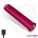 Мини вибратор Dara на LateToBed в наситено розов цвят, с бутон в основата и магнитен USB кабел за зареждане долу вляво