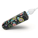 Мини вибратор Diana на Lovetoy с черен корпус и цветя, с магнитен USB кабел за зареждане, поставян към основата му
