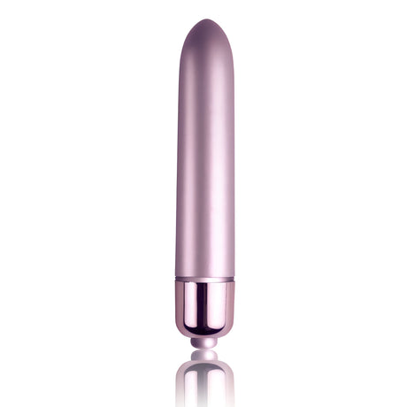 Мини вибратор Touch of Velvet Soft Lilac в люляков цвят, изправен, с матова повърхност и лъскава метална основа