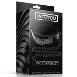 Черна кутия на нашийник с каишка Black Sapphire на IntoYou, с надпис Sapphire Collar with Leash и нашийник с верига на лицевата страна