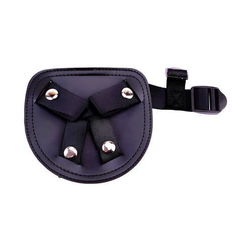 Колан The Basic Harness на Chisa Novelties в черно – отпред, с четири метални копчета на каишките и закопчалка на колана