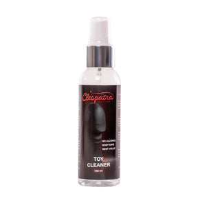 Прозрачна бутилка със спрей Cleopatra Toy Cleaner, 100 мл, с тъмна етикета, сребристо-бяла помпа и надписи „No alcohol, body safe“
