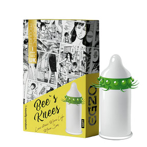Кутия на презерватив Egzo Bees Knees с комикс дизайн в черно, бяло и жълто и до нея бял презерватив със зелен пръстен с шипове