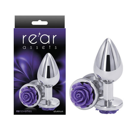 Анален разширител Rose M лилав от NS Novelties: кутия Rear Assets до алуминиевия producт с лилава роза в основата