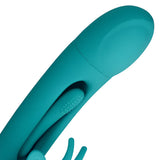 Вибратор Flapping G-Spot Butterfly на Shots в синьо-зелен цвят – close-up на извитата глава и подвижното рамо с релефни точки