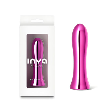Розов метален вибратор Inya Shimmer до бялата си кутия с прозорче, на която пише Inya Shimmer и Aluminum Vibe