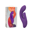 Вибратор Stella Dual Pleaser в лилав цвят до кутията си с надпис CalExotics Stella Liquid Silicone и оранжево-розов дизайн