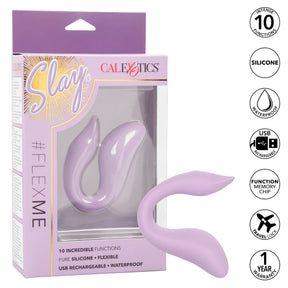 Лилава кутия на Slay #FlexMe на CalExotics с вибратора отпред и до нея иконки: 10 функции, силикон, водоустойчивост, USB, 1 година гаранция