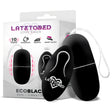Виброяйце Ecoblack на LateToBed в черно с дистанционно, пред кутията с надписи за 10 функции, водоустойчивост и мек на допир материал