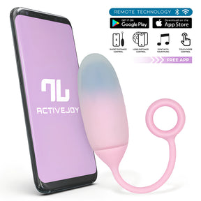 Виброяйце IntoYou App Series в преливащо синьо и розово с пръстен-дръжка, до смартфон с безплатното приложение ActiveJoy и режими за дистанционно управление