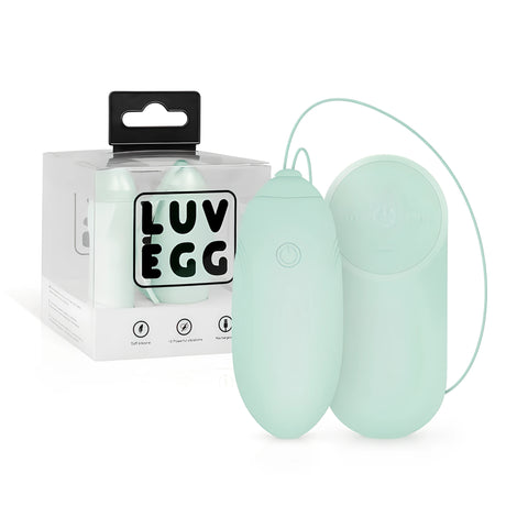 Виброяйце Luv Egg с дистанционно в мек зелен цвят, свързани с кабел, пред прозрачната си опаковка с надпис LUV EGG