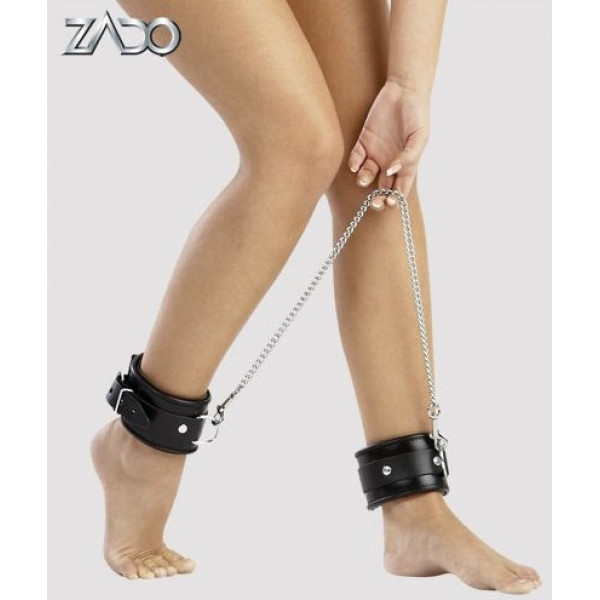 Кожени белезници за крака с верига ZADO