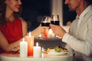 Двойка на романтична вечеря на 14 Февруари